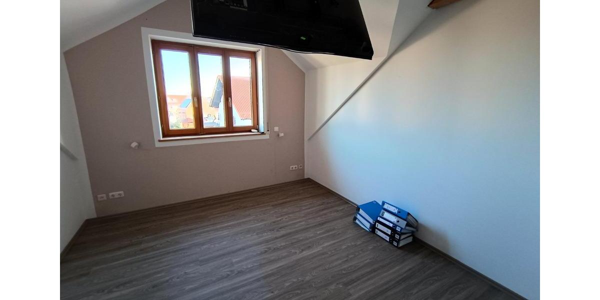 Dachgeschoßwohnung Geltendorf - 3 Zimmer, 83 m&sup2;, 1.120&euro; | Angebot:25162744