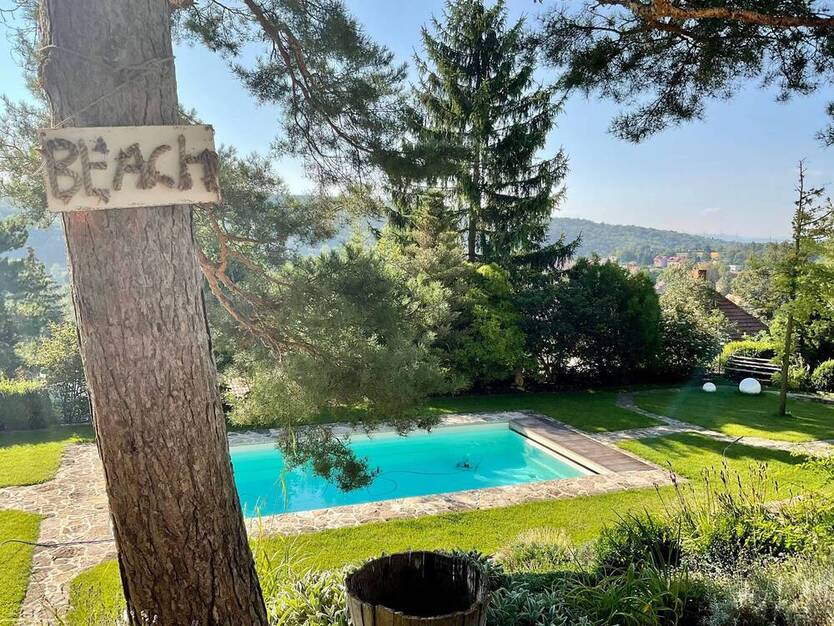 EF - Im Zweifamilienhaus mit Stellplätzen, EBK und Garten - Toplage - zu vermieten - optional mit Pool