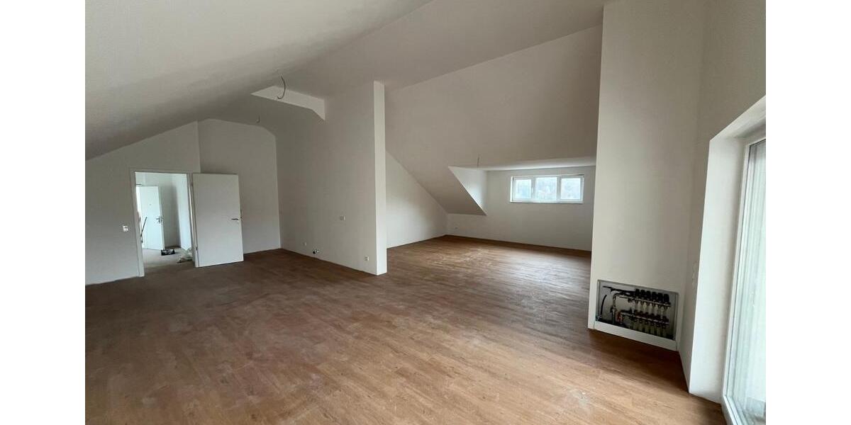 Dachgeschoßwohnung Engelskirchen - 3.5 Zimmer, 138 m&sup2;, 1.450&euro; | Angebot:26605390