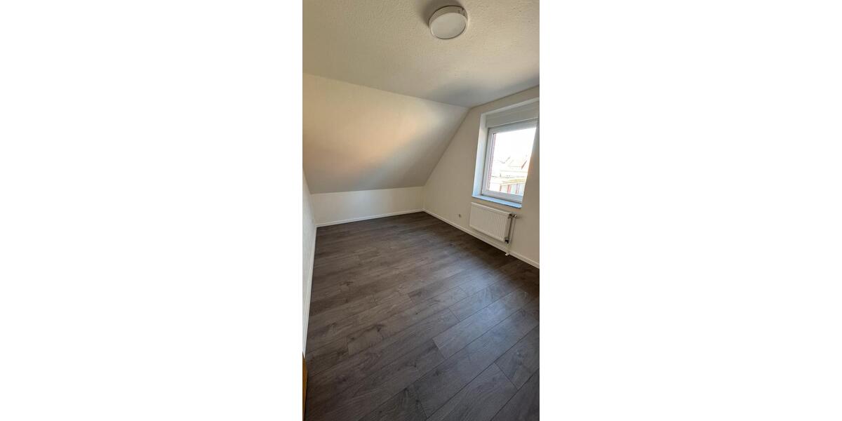 Dachgeschoßwohnung Bergen - 3 Zimmer, 90 m&sup2;, 840&euro; | Angebot:25394128