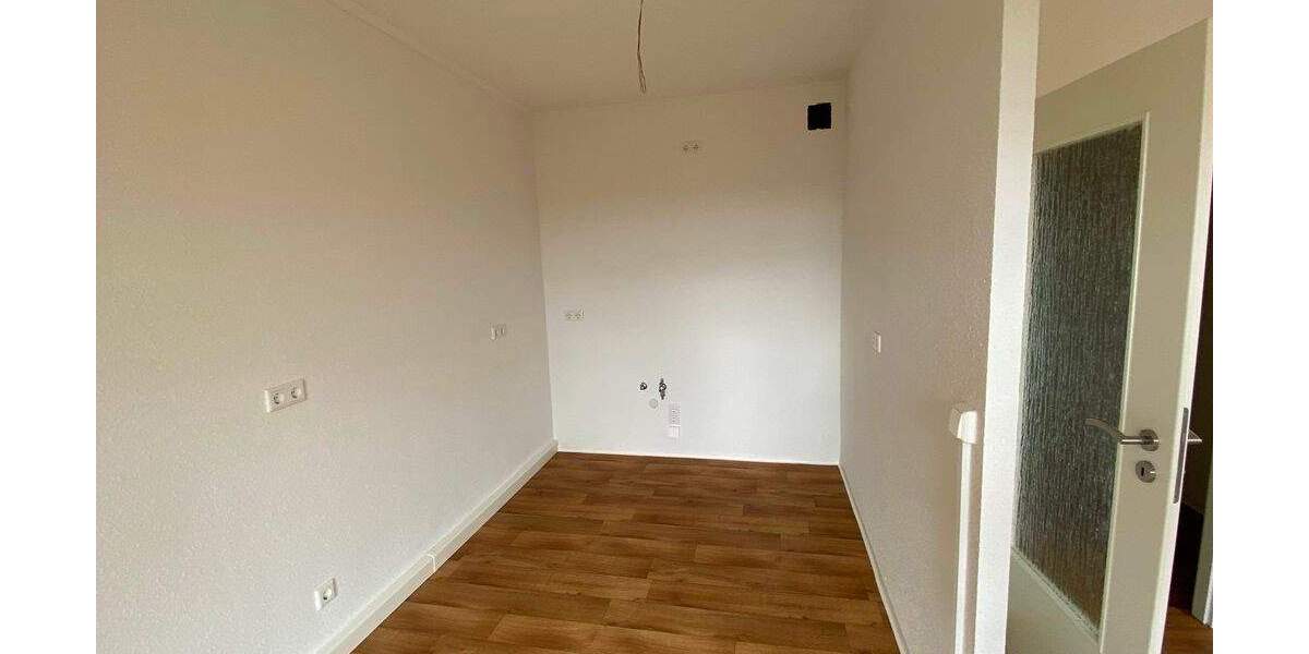 Etagenwohnung Suhl Neundorf - 4 Zimmer, 64 m&sup2;, 400&euro; | Angebot:25303994