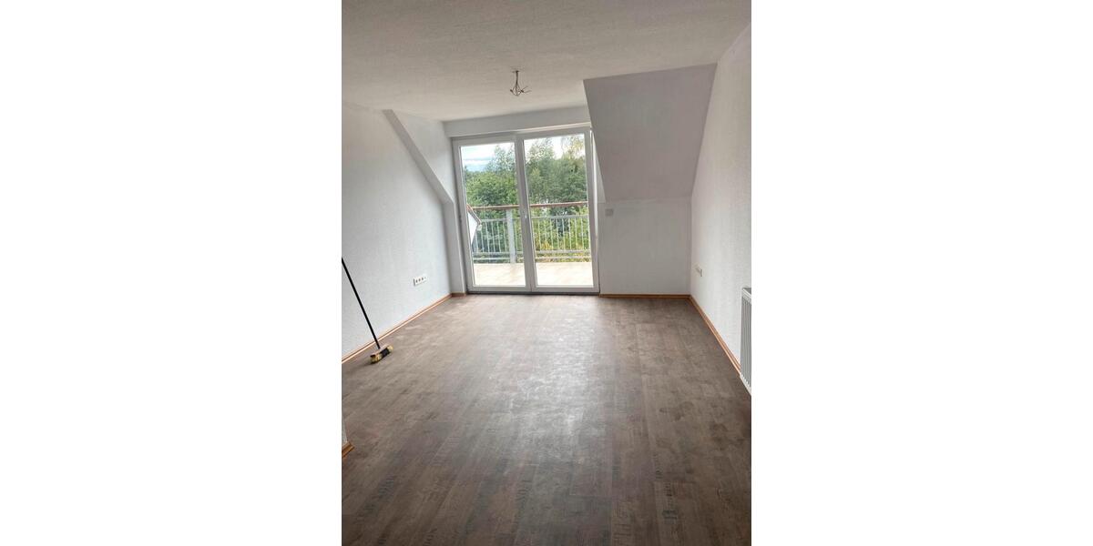 Dachgeschoßwohnung Staufenberg - 3 Zimmer, 95 m&sup2;, 1.000&euro; | Angebot:26254515