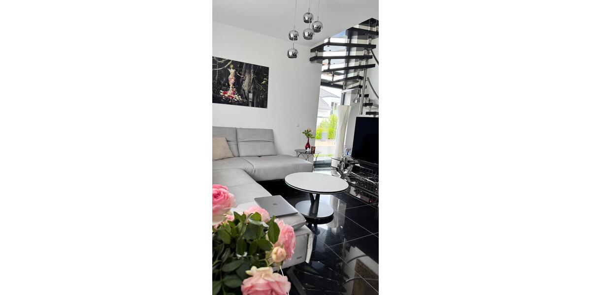 Teilmöbliert: Repräsentatives EFH in Habichtswald mit EBK, Sauna und Kamin 4 zimmer