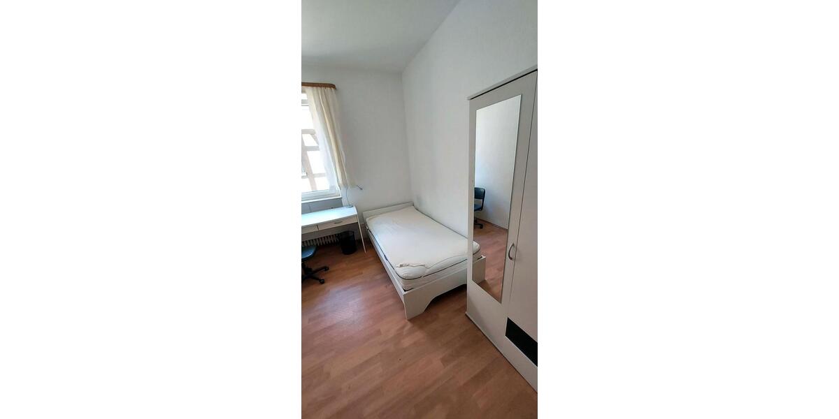 Wohnen auf Zeit Edenkoben - 4 Zimmer, 110 m&sup2;, 330&euro; | Angebot:25642411