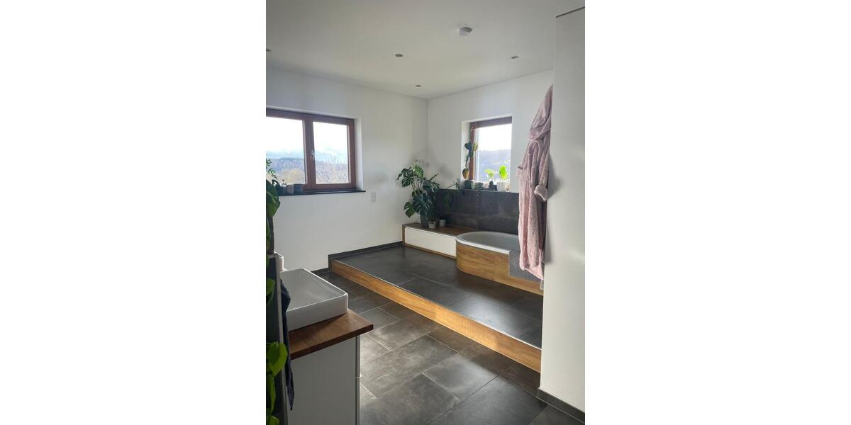 Dachgeschoßwohnung Vöhl - 3 Zimmer, 95 m&sup2;, 900&euro; | Angebot:25184901