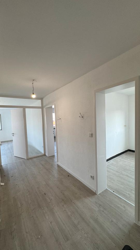 Sanierte 2 Zimmer Wohnung mit Einbauküche und Garage