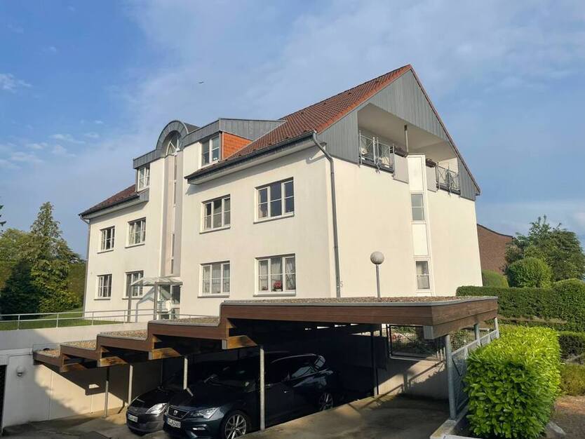 Gemütliche Dachgeschoßwohnung mit Balkon und Carport Stellplatz