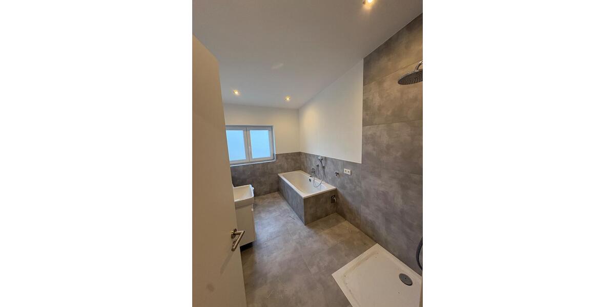 Dachgeschoßwohnung Weinheim - 3 Zimmer, 127 m&sup2;, 1.525&euro; | Angebot:24377941