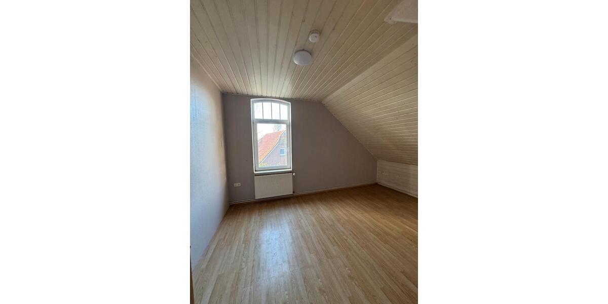 Dachgeschoßwohnung Westerstede - 3 Zimmer, 70 m&sup2;, 595&euro; | Angebot:26632975