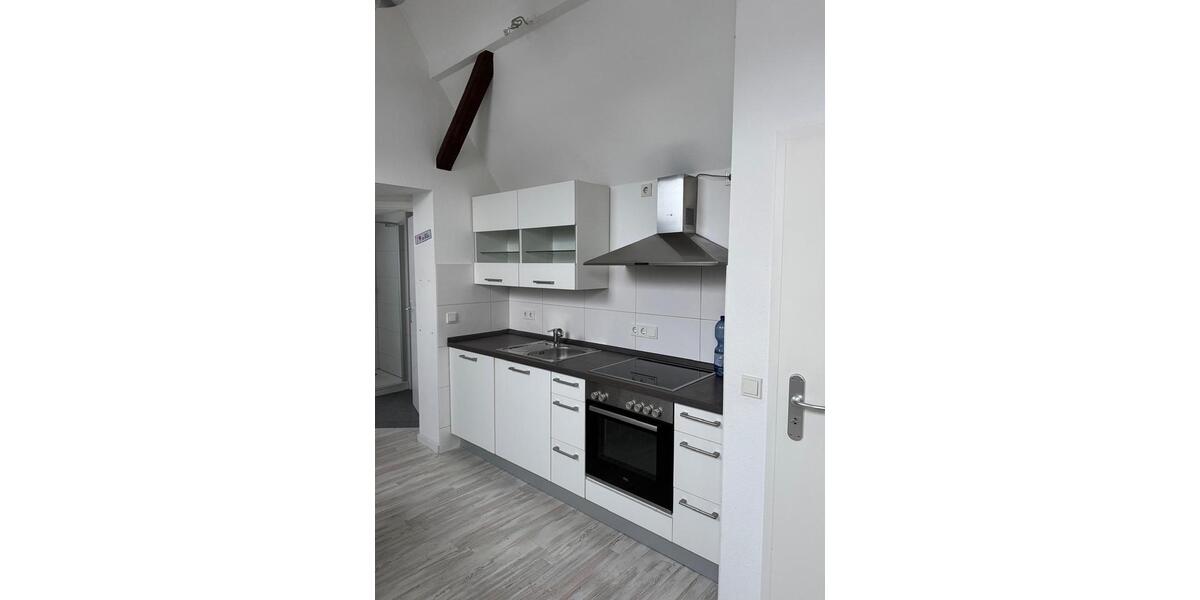 Schöne Dachgeschoss-Wohnung in 51645 GM-Derschlag 2.5 zimmer