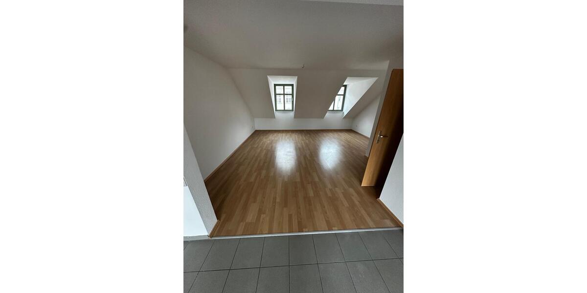 Dachgeschoßwohnung Weißenfels - 2 Zimmer, 70 m&sup2;, 420&euro; | Angebot:24848638