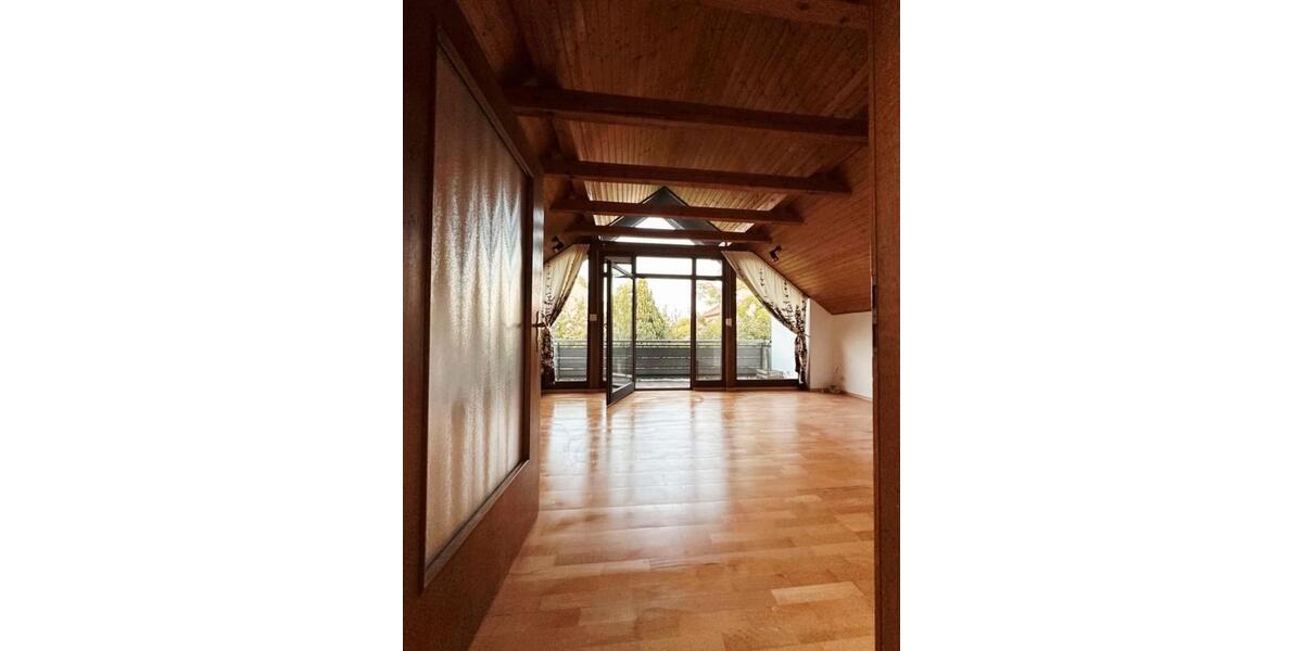 Dachgeschoßwohnung Neuburg an der Donau - 4 Zimmer, 100 m&sup2;, 1.200&euro; | Angebot:26075467