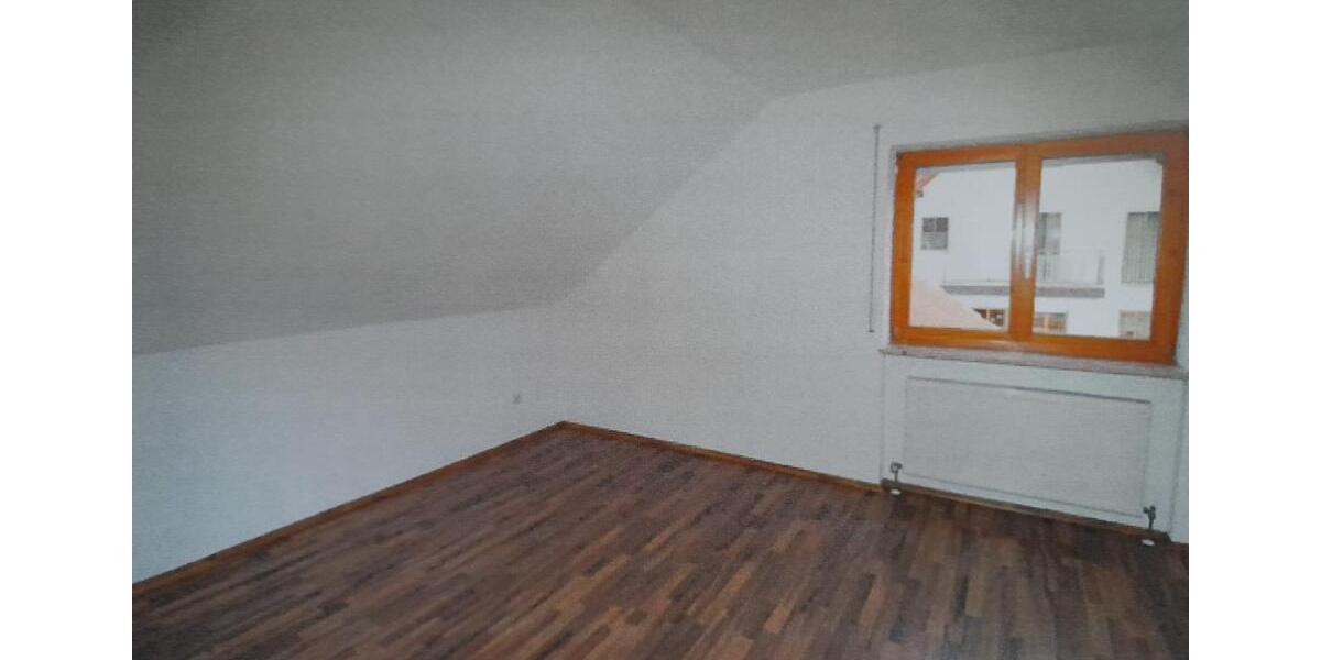 Dachgeschoßwohnung Berching - 3 Zimmer, 80 m&sup2;, 830&euro; | Angebot:25658222