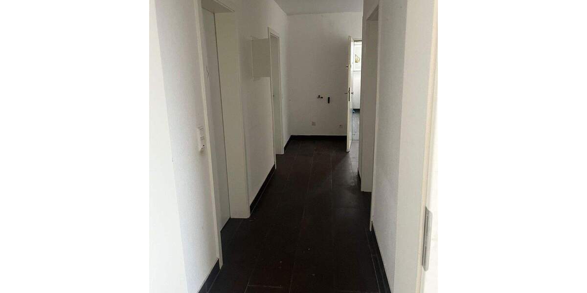Etagenwohnung Köln-Pesch Pesch - 3 Zimmer, 83 m&sup2;, 1.350&euro; | Angebot:25062906