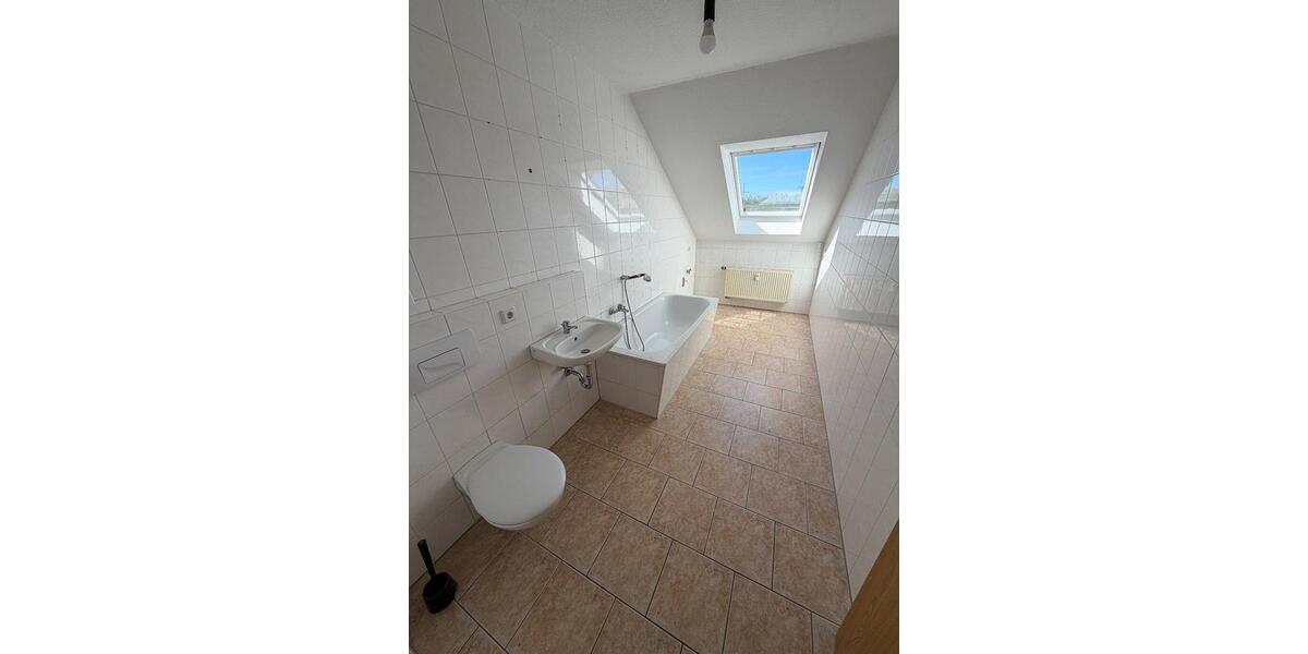 Dachgeschoßwohnung Werdau - 3 Zimmer, 67 m&sup2;, 368&euro; | Angebot:26131598