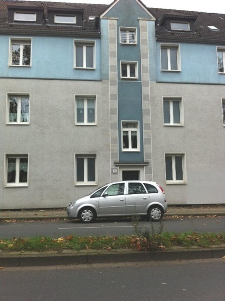 Bei VIVAWEST die Sonnenstrahlen auf dem eigenen Balkon genießen. zimmer