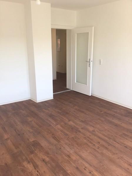 Renovierte 2- Zimmer- Wohnung in zentraler Lage