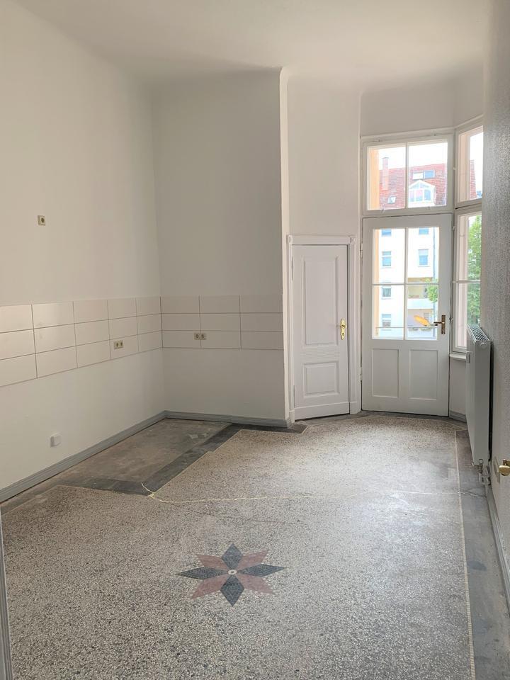 7 Zimmer-Altbau-Wohnung in wunderschönem Denkmalobjekt zu vermieten!