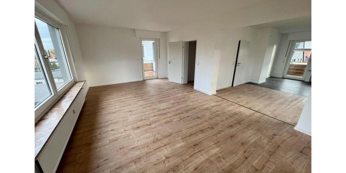 Wohnen mit Komfort: Sanierte 4-Zimmer-Wohnung in toller Lage - 