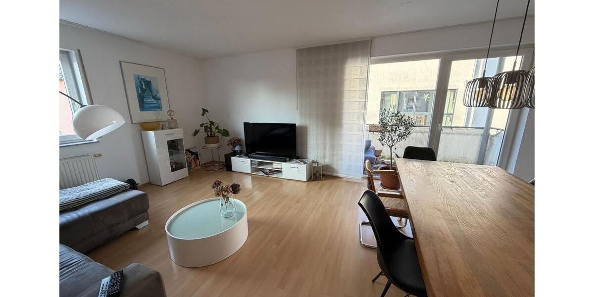 Schöne, helle 3-Zimmer-Wohnung mit Balkon in zentraler Lage 3 zimmer