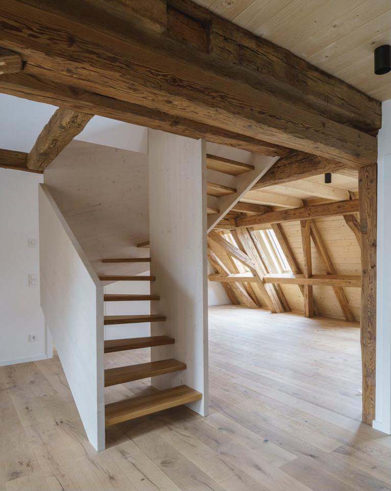 Neuwertige 4-Raum-Maisonette-Wohnung in alter Scheune in Tübingen