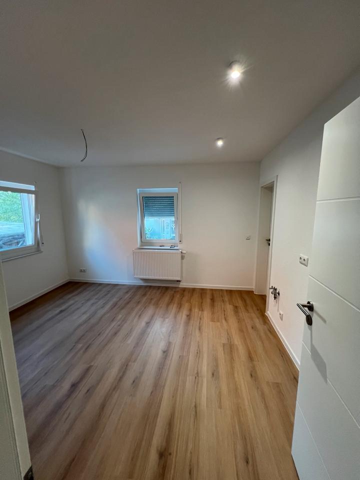 3 Zimmer Wohnung Küche + Bad frisch saniert Erstbezug