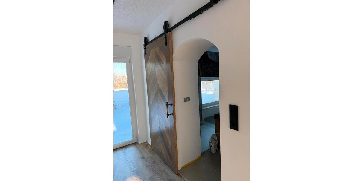 Kernsanierte, großzügige 2-Zimmer Wohnung im Grünen 2 zimmer