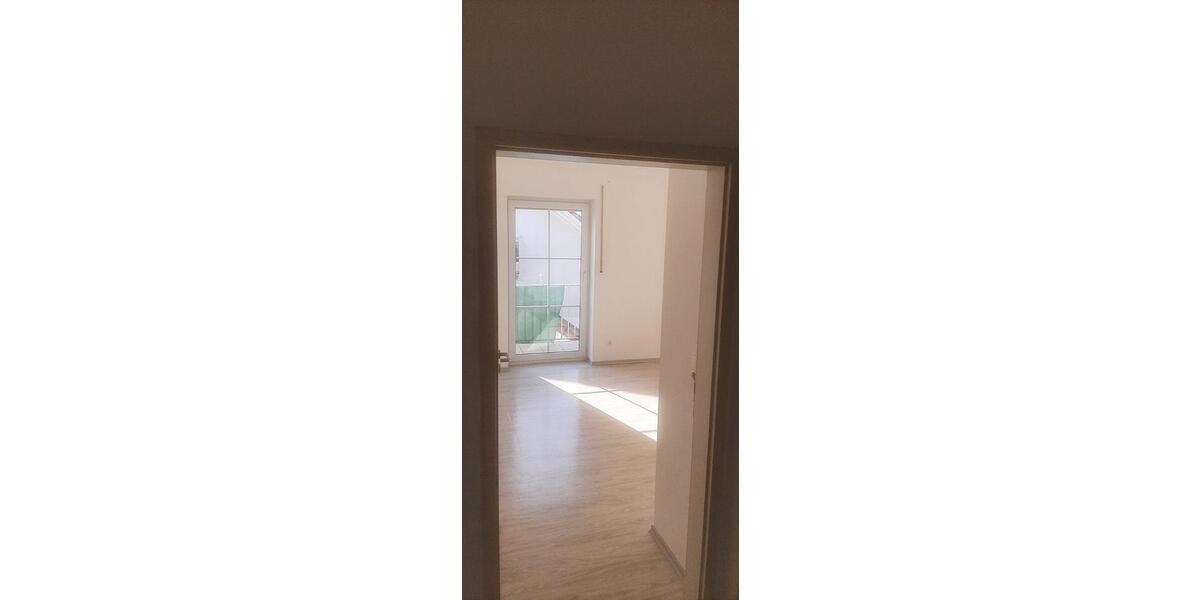 Dachgeschoßwohnung Leiblfing - 3 Zimmer, 85 m&sup2;, 550&euro; | Angebot:25908681