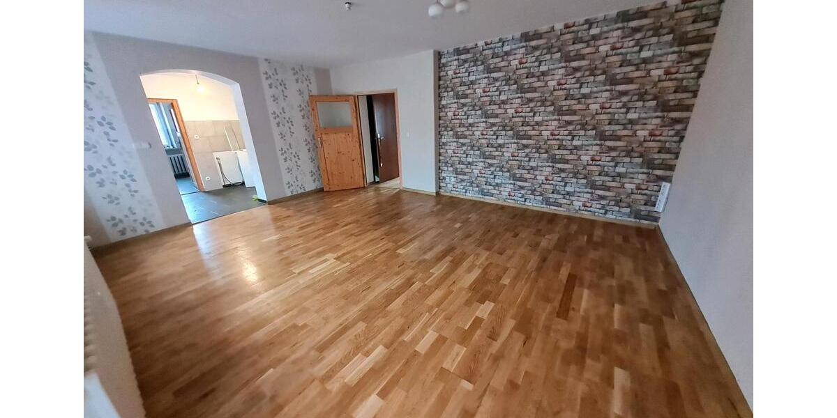 Etagenwohnung Eisenhüttenstadt - 3 Zimmer, 93 m&sup2;, 1.000&euro; | Angebot:25189748