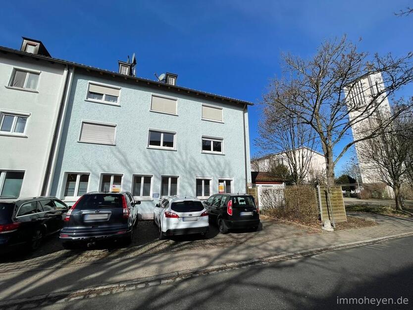 Praxis-Büroräume im Erdgeschoss in ruhig gelegenem, zentrumsnahen Wohngebiet, mit Stellplätzen