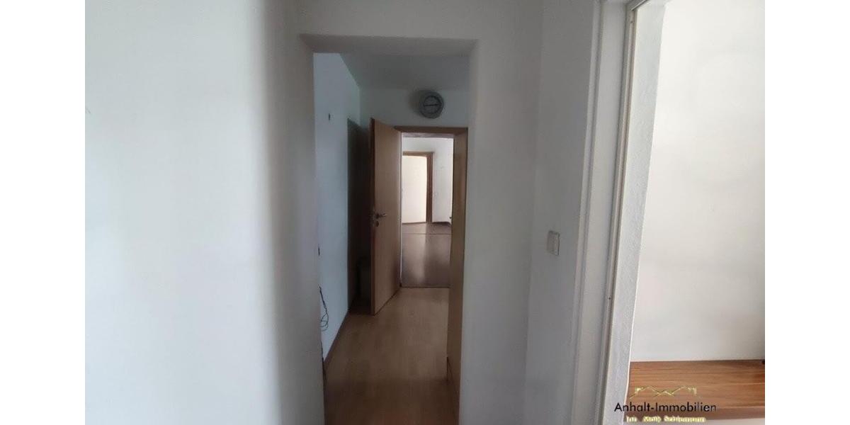 Erdgeschoßwohnung Bitterfeld-Wolfen Greppin - 3 Zimmer, 77 m&sup2;, 615&euro; | Angebot:25751600