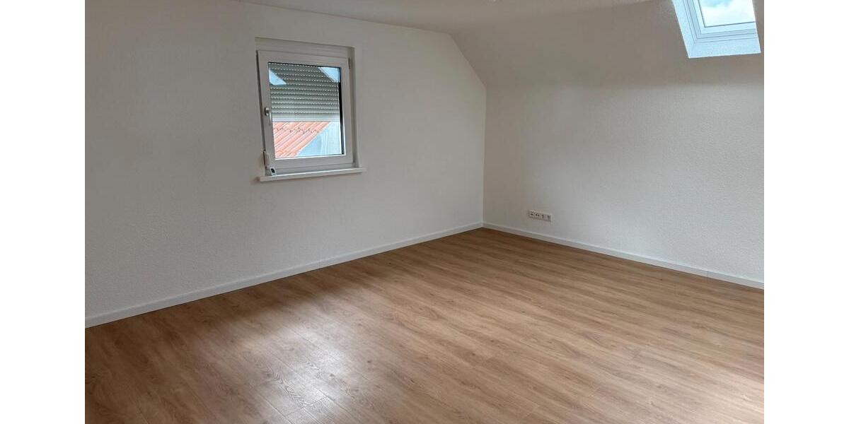 Dachgeschoßwohnung Niederwerrn - 1 Zimmer, 48 m&sup2;, 550&euro; | Angebot:26560562