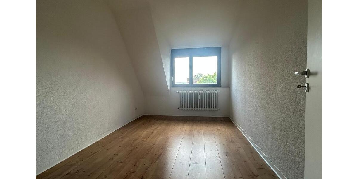 Dachgeschoßwohnung Saarbrücken West - 4 Zimmer, 65 m&sup2;, 750&euro; | Angebot:25883161