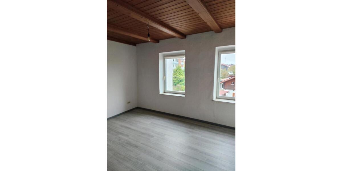 Etagenwohnung Hengersberg - 5 Zimmer, 140 m&sup2;, 550&euro; | Angebot:24771838
