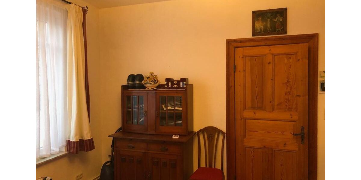 3 12 Zimmer Wohnung im 1. OG im gepflegten Altbau 3 zimmer