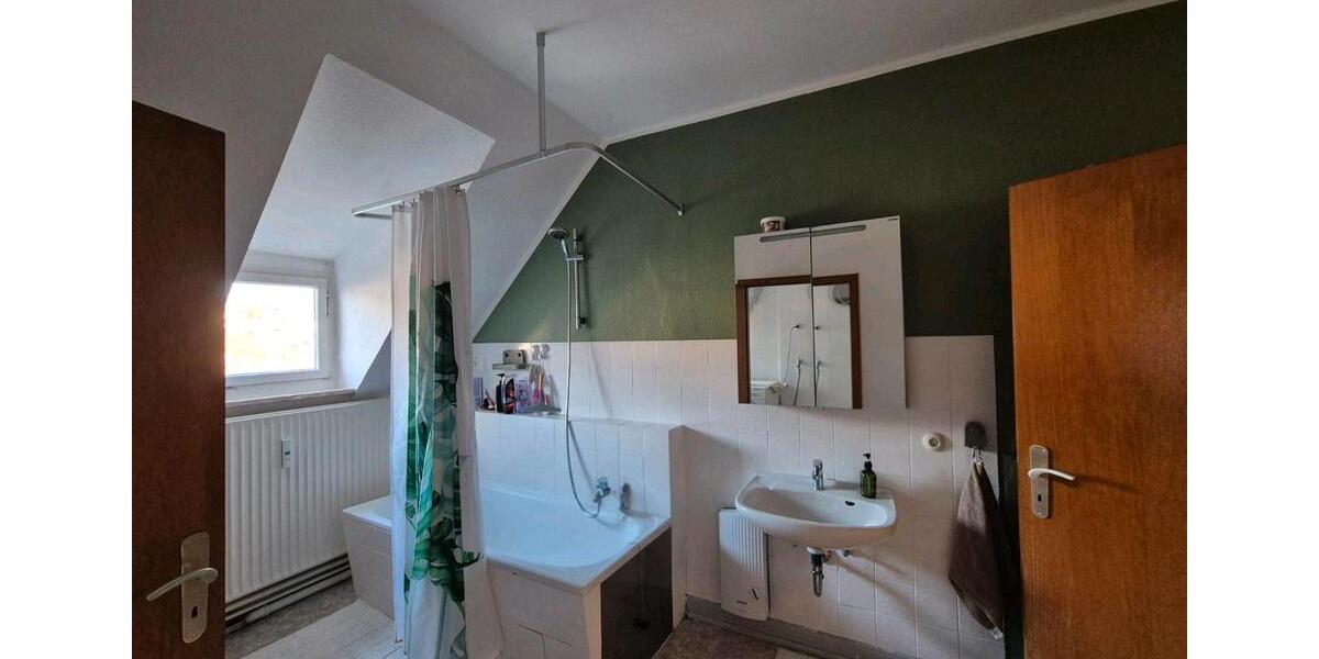 Dachgeschoßwohnung Herborn - 5 Zimmer, 123 m&sup2;, 850&euro; | Angebot:25718545