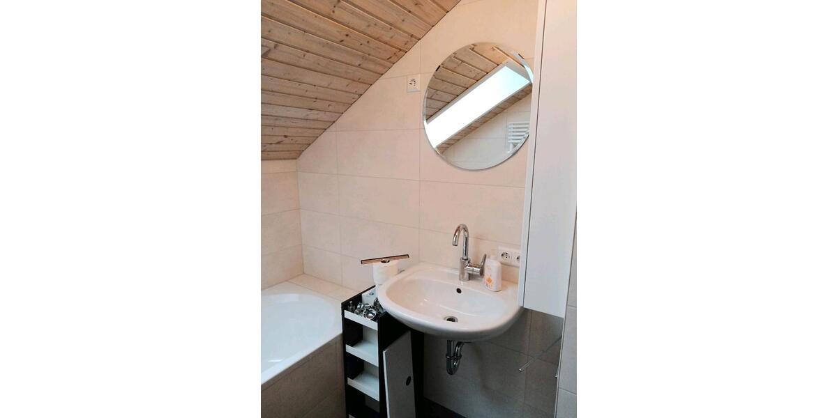 Dachgeschoßwohnung Warthausen - 4 Zimmer, 85 m&sup2;, 1.300&euro; | Angebot:26603201