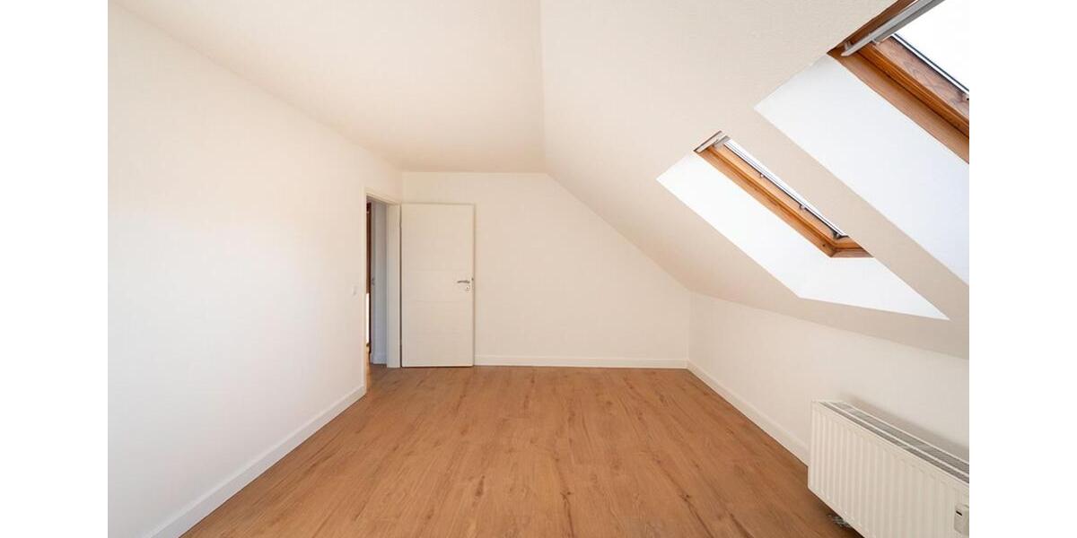 Dachgeschoßwohnung Pulsnitz - 4 Zimmer, 93 m&sup2;, 850&euro; | Angebot:23571123