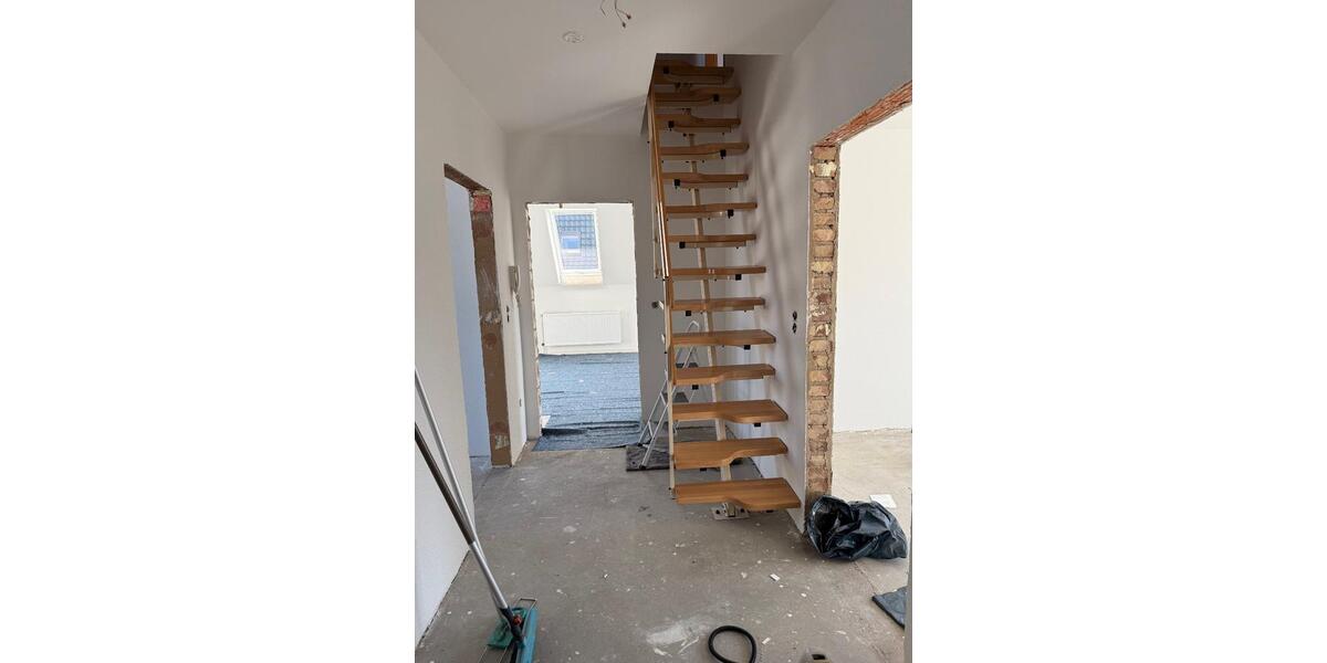 Helle, frisch renovierte Dachgeschosswohnung 5 zimmer