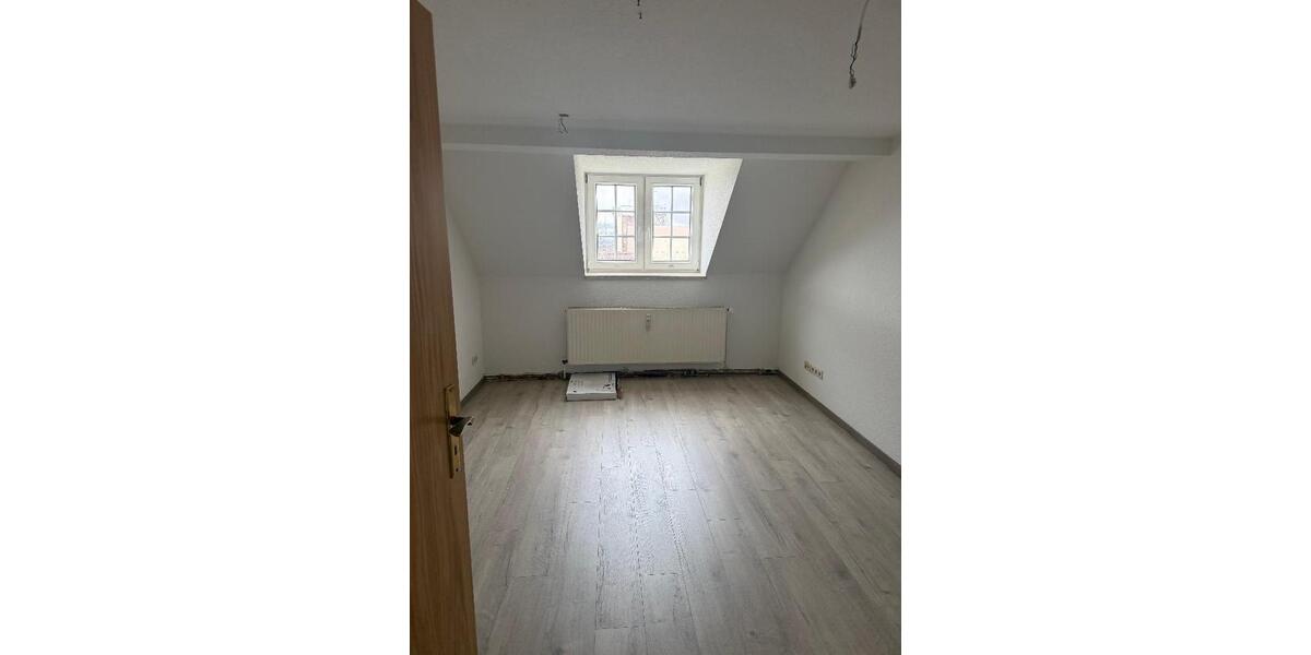 Dachgeschoßwohnung Hohenstein-Ernstthal Ernstthal - 3 Zimmer, 64 m&sup2;, 340&euro; | Angebot:24981756