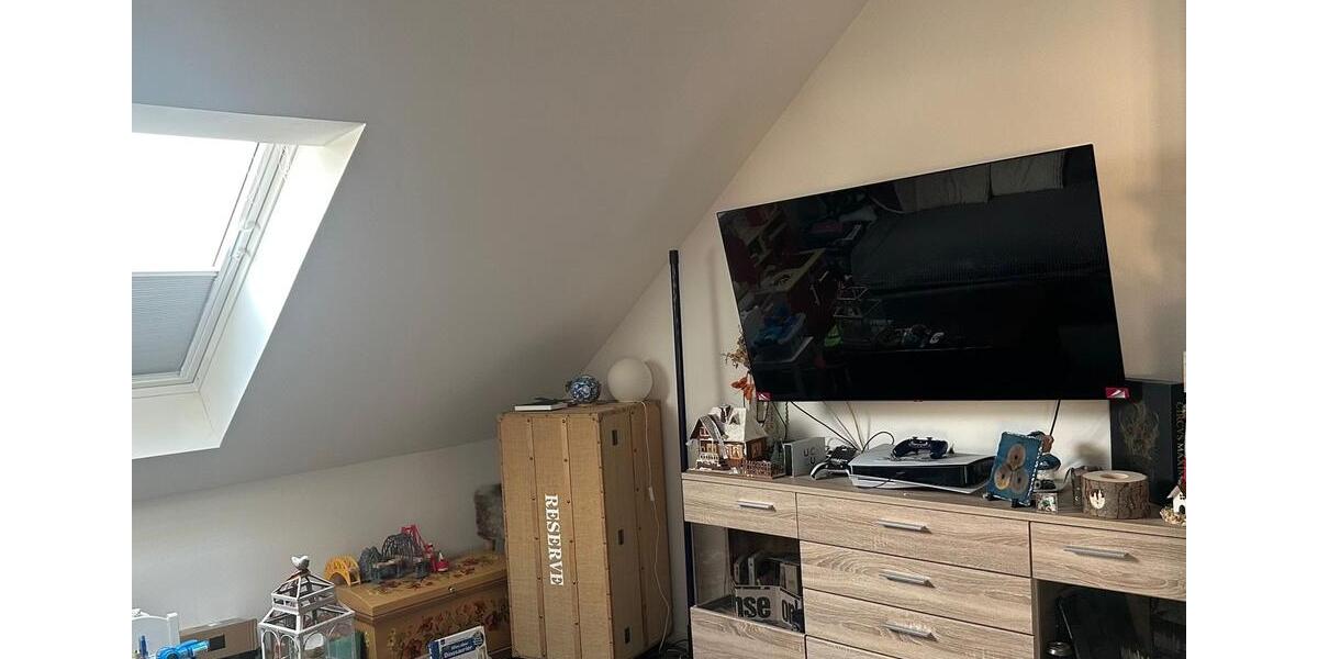 Dachgeschoßwohnung Stollberg (Erzgebirge) - 4 Zimmer, 103 m&sup2;, 892&euro; | Angebot:25510912