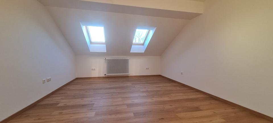 Dachgeschoßwohnung Arnstorf - 3.5 Zimmer, 80 m&sup2;, 670&euro; | Angebot:24592807