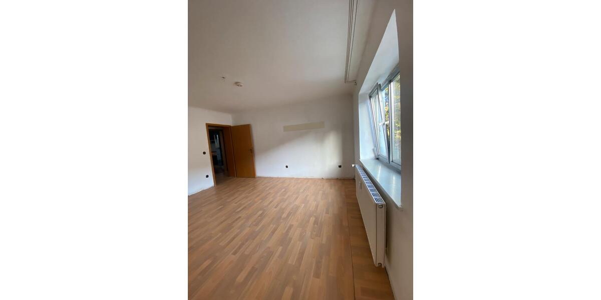 Etagenwohnung Duisburg Duisburg-Mitte - 4 Zimmer, 104 m&sup2;, 660&euro; | Angebot:25454145