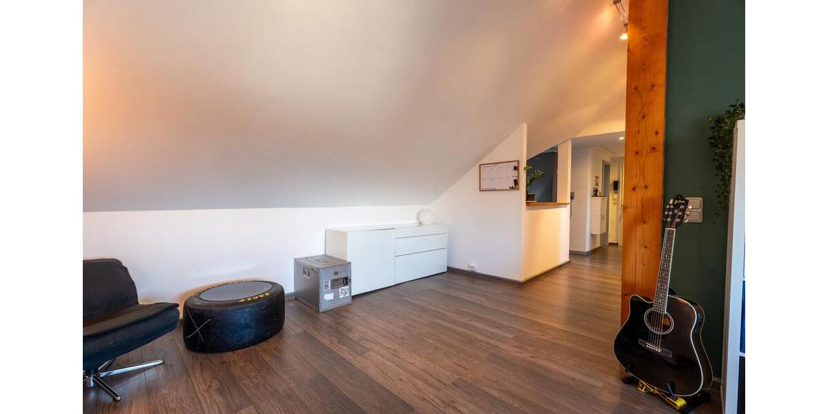 Dachgeschoßwohnung Wiesbaden Mainz-Amöneburg - 2.5 Zimmer, 104 m&sup2;, 1.200&euro; | Angebot:25172646