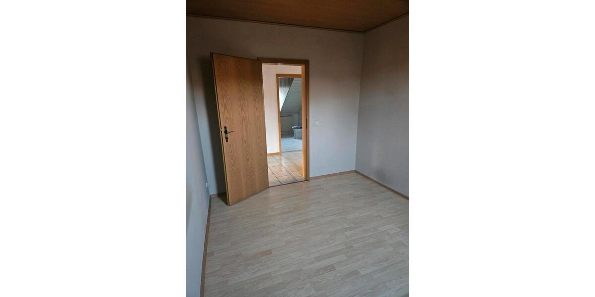 Dachgeschoßwohnung Niederaula - 4 Zimmer, 107 m&sup2;, 950&euro; | Angebot:26065932