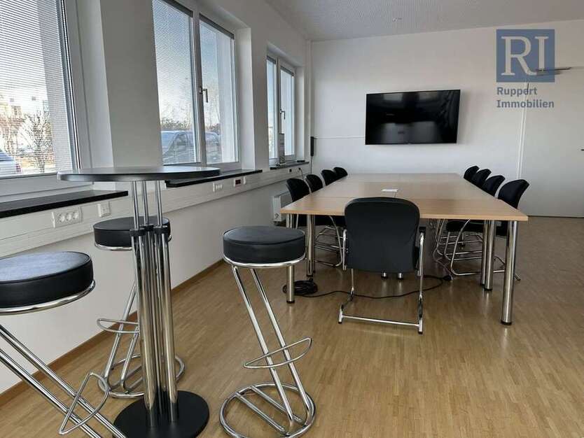 Büro in Waldbüttelbrunn 960 € 101.15 m²