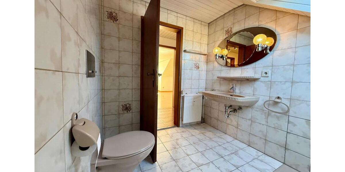 Dachgeschoßwohnung Langensendelbach - 3 Zimmer, 77 m&sup2;, 750&euro; | Angebot:26025723