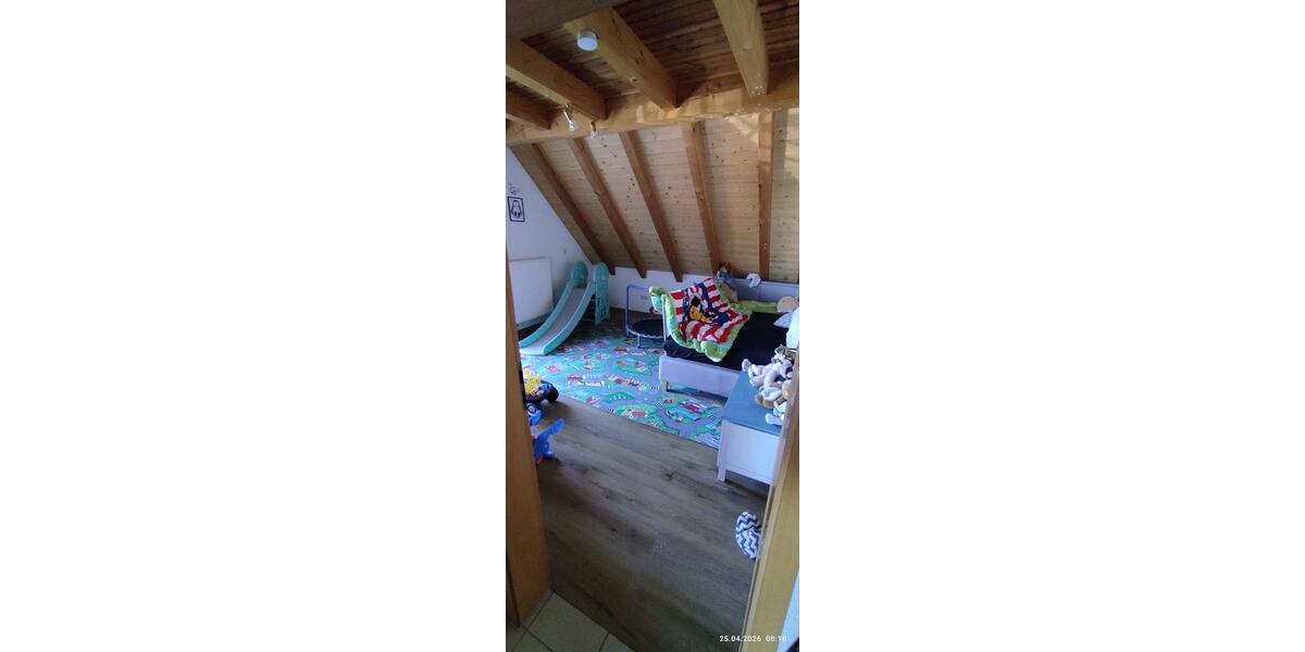 Dachgeschoßwohnung Üchtelhausen - 4 Zimmer, 140 m&sup2;, 900&euro; | Angebot:26506554