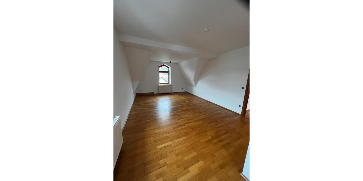 Dachgeschoßwohnung Waldkappel - 3 Zimmer, 83 m&sup2;, 450&euro; | Angebot:25637662