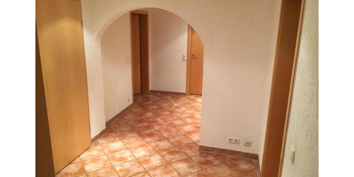 Dachgeschoßwohnung Wirges - 4 Zimmer, 98 m&sup2;, 1.300&euro; | Angebot:26602585